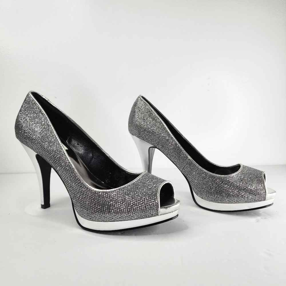 NINE WEST Danee Peep-Toe Pump. Silver.